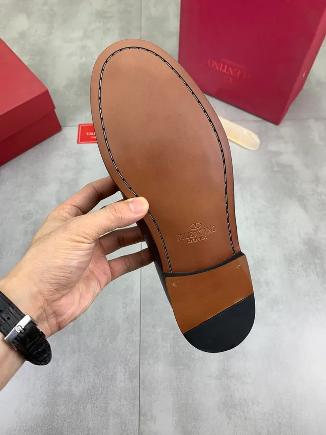 Valentino VLogo Loafer Mocassins en Cuir Marron 2
