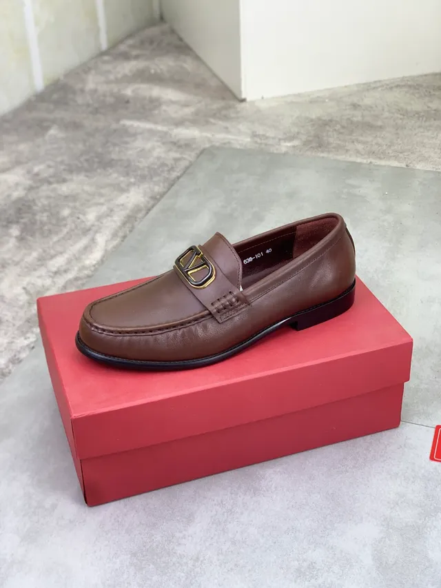 Valentino VLogo Loafer Mocassins en Cuir Marron 4