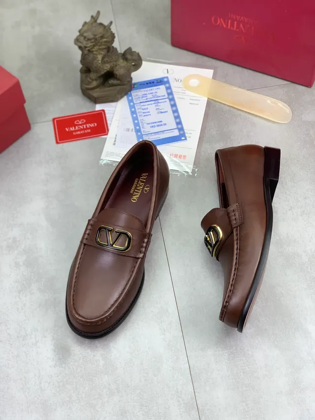 Valentino VLogo Loafer Mocassins en Cuir Marron 5