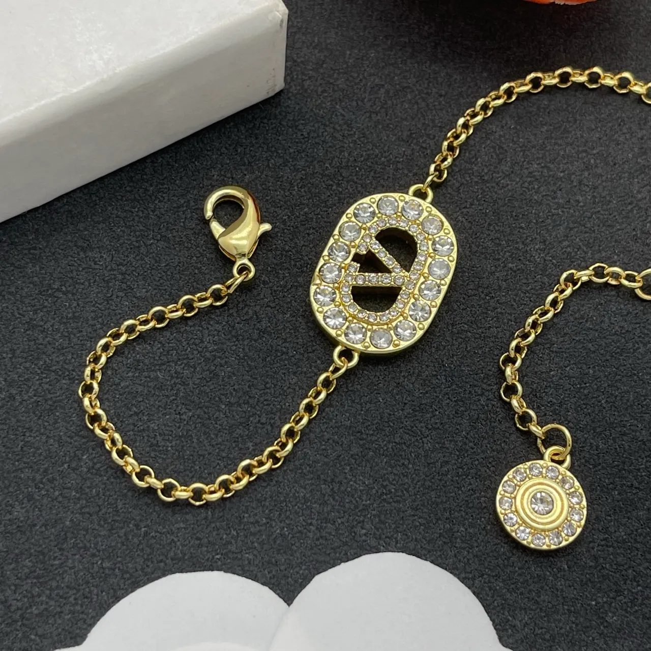 Valentino VLogo Encanto Oval Gold-Tone Pulseira de Corrente 4