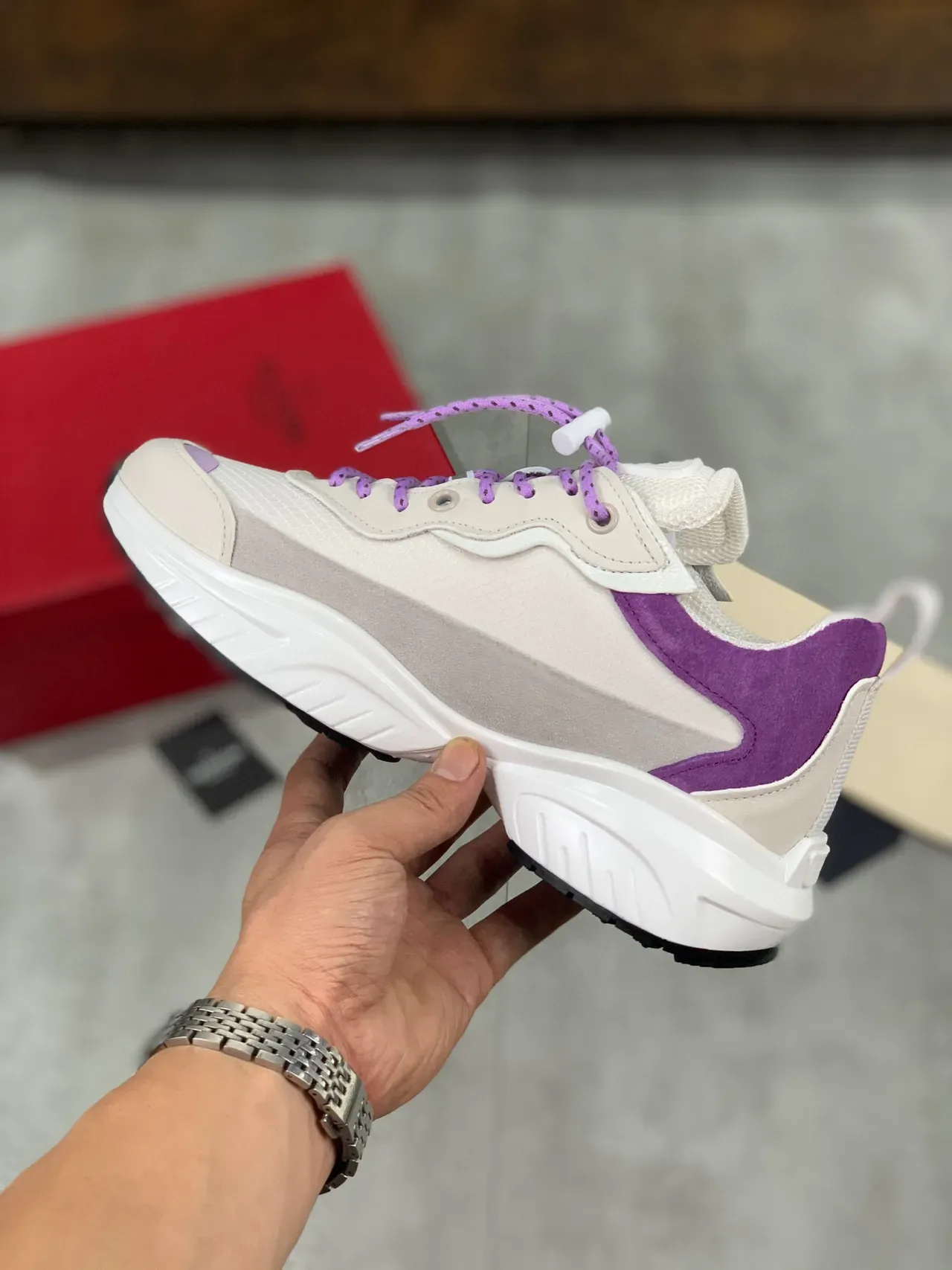 Valentino VLTN বেইজ পার্পল সোল মিক্সড ম্যাটেরিয়াল আপার চাঙ্কি স্নিকার 5
