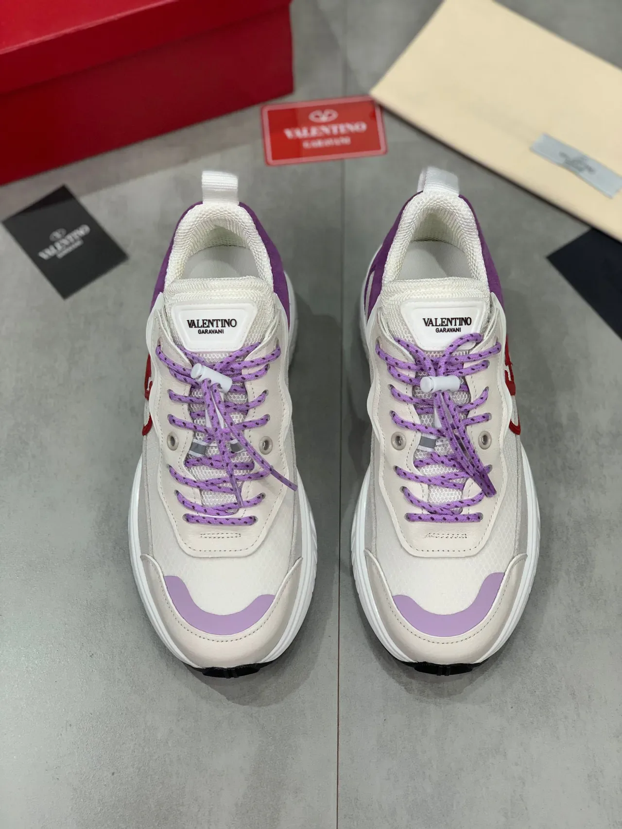 Valentino VLTN বেইজ পার্পল সোল মিক্সড ম্যাটেরিয়াল আপার চাঙ্কি স্নিকার 9