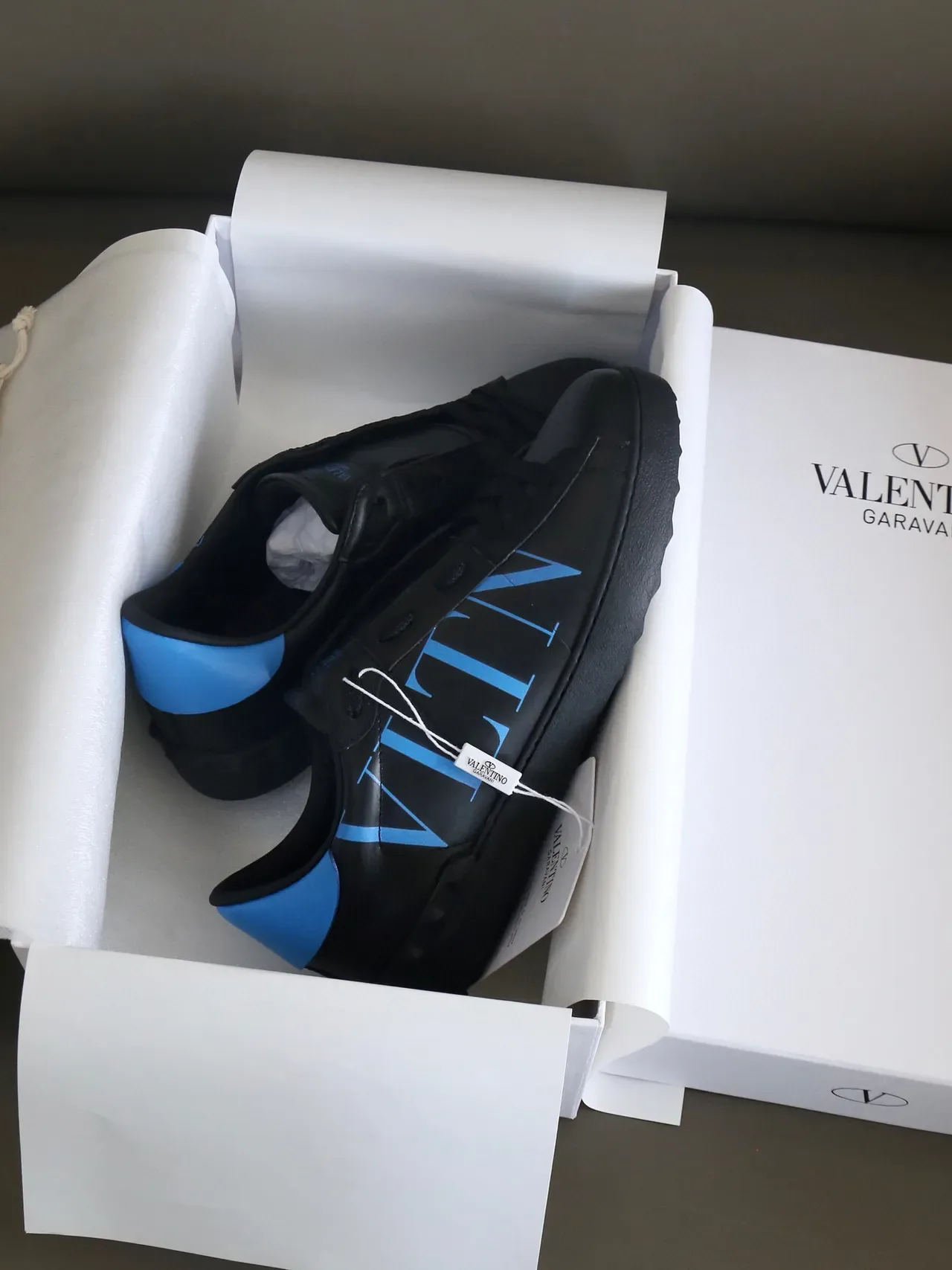Valentino VLTN Baskets Lifestyle en Cuir Noir et Bleu 2