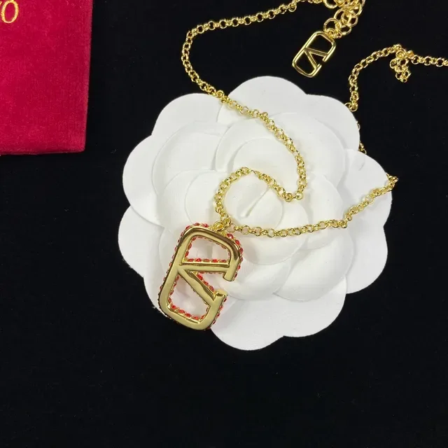 Valentino VLTN Collier pendentif logo cristal rouge 2