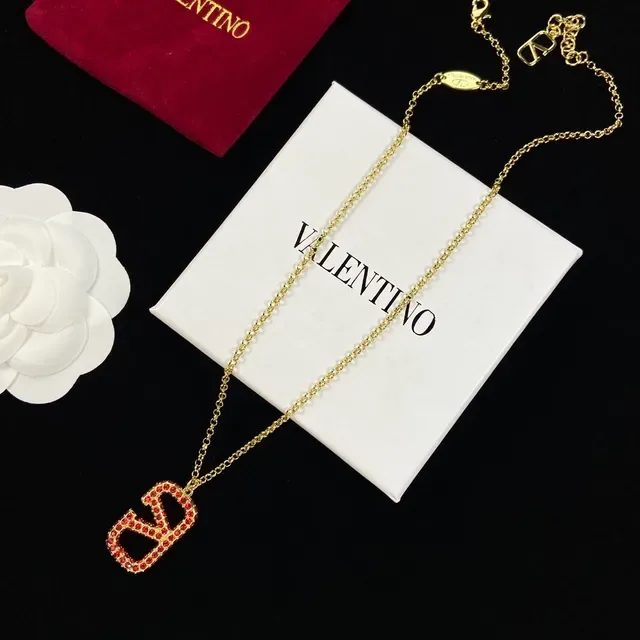 Valentino VLTN Collier pendentif logo cristal rouge 5