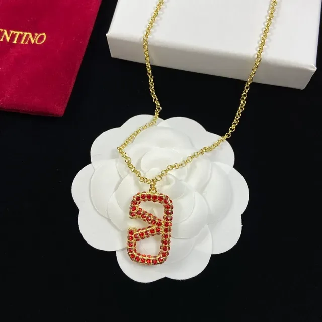 Valentino VLTN Collier pendentif logo cristal rouge 6
