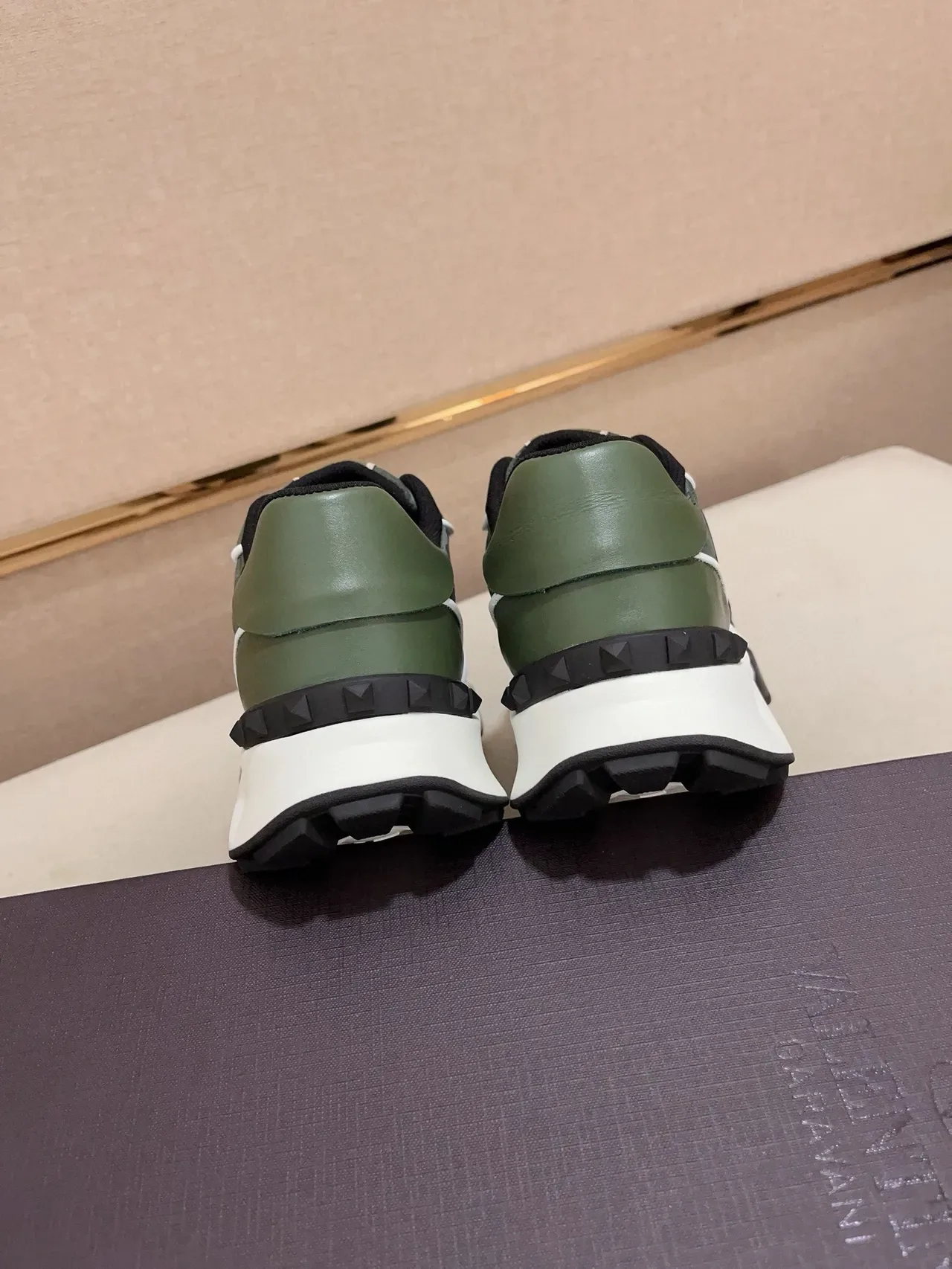 Valentino VLTN Runner Vert Olive Camouflage Sneakers Lifestyle 3