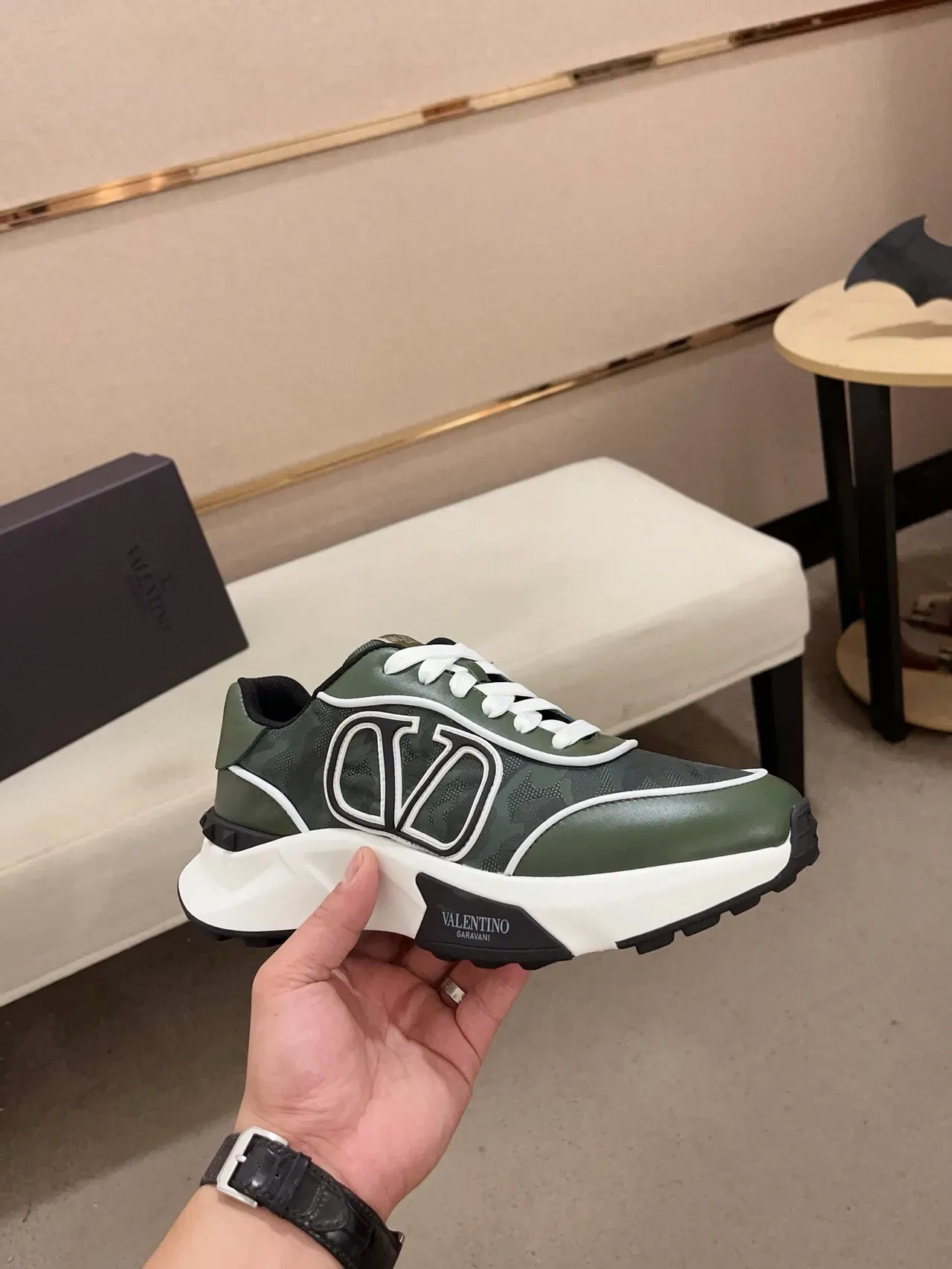 Valentino VLTN Runner Vert Olive Camouflage Sneakers Lifestyle 4