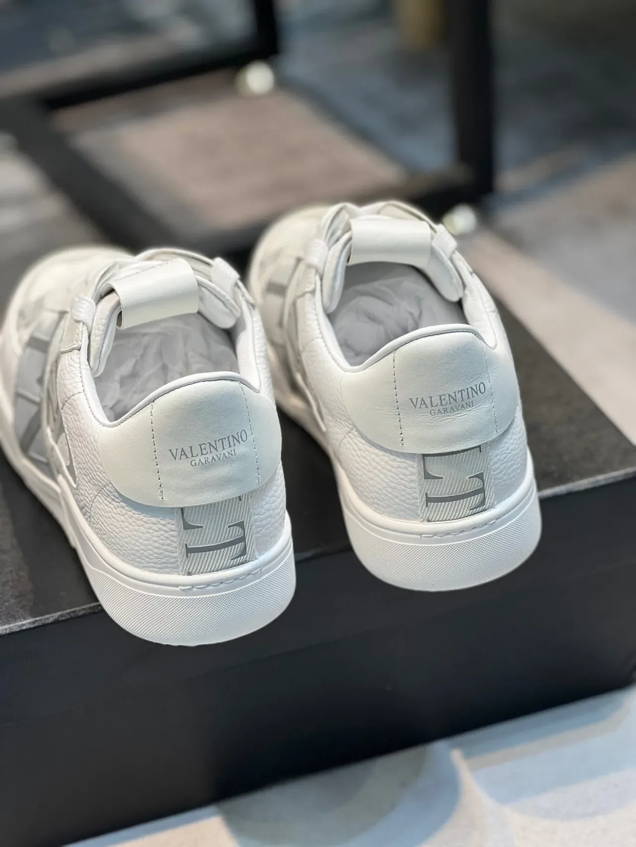 Valentino VLTN Sneaker blanc et gris lifestyle sneakers 2