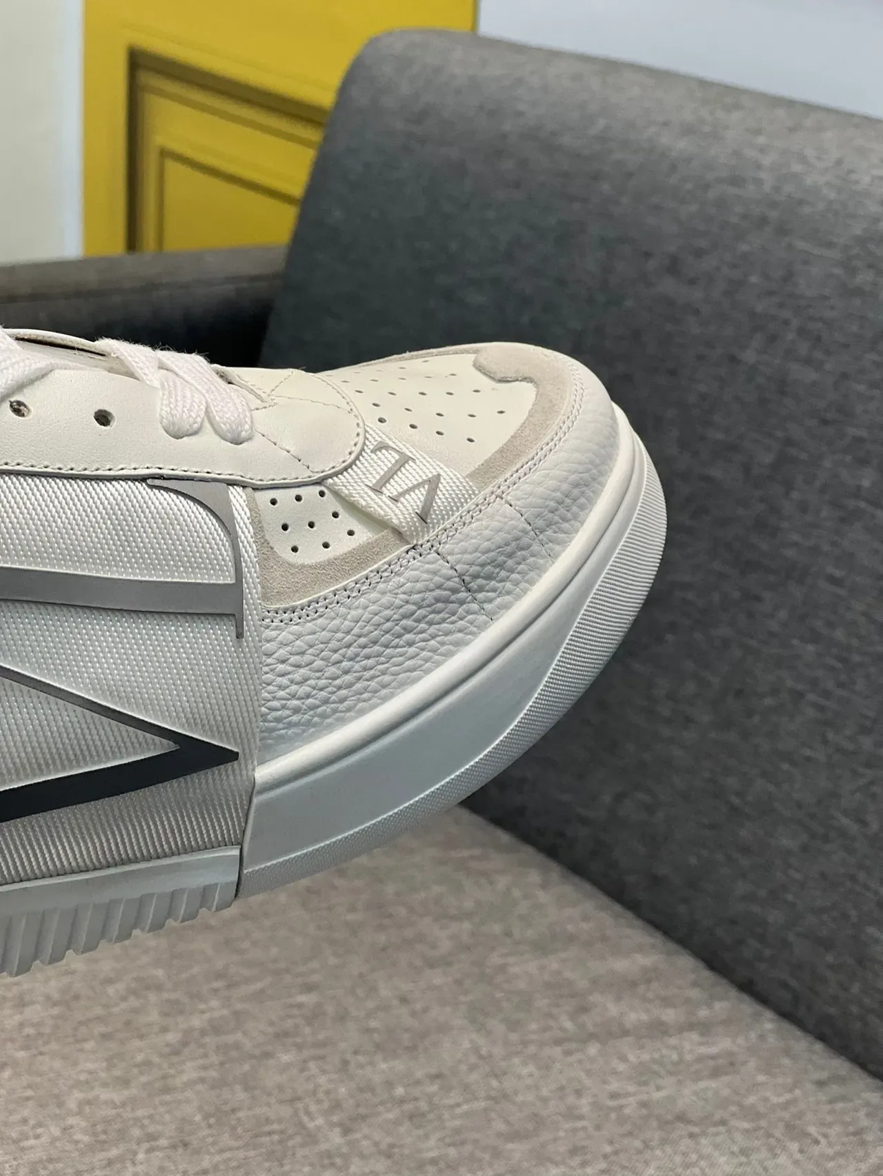 Valentino VLTN Sneaker blanc et gris lifestyle sneakers 3