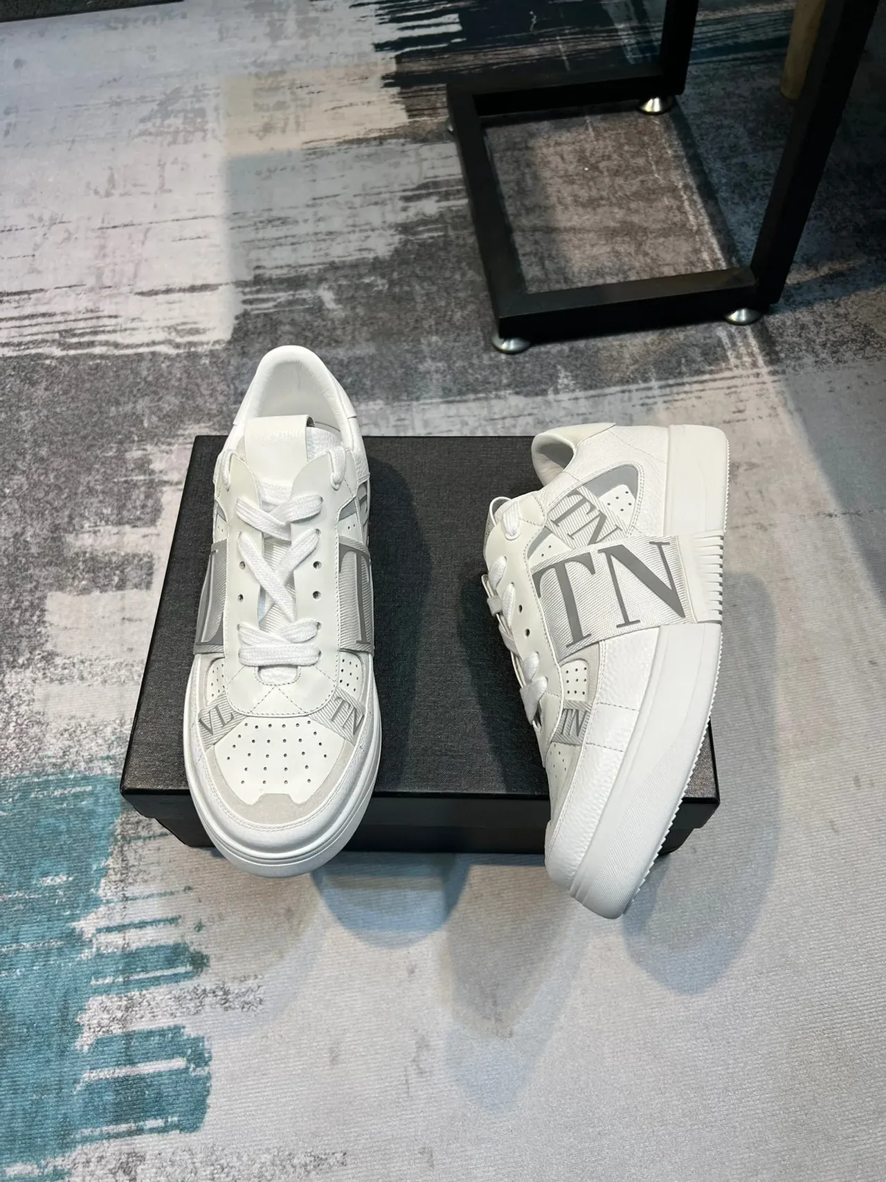 Valentino VLTN Sneaker blanc et gris lifestyle sneakers 4