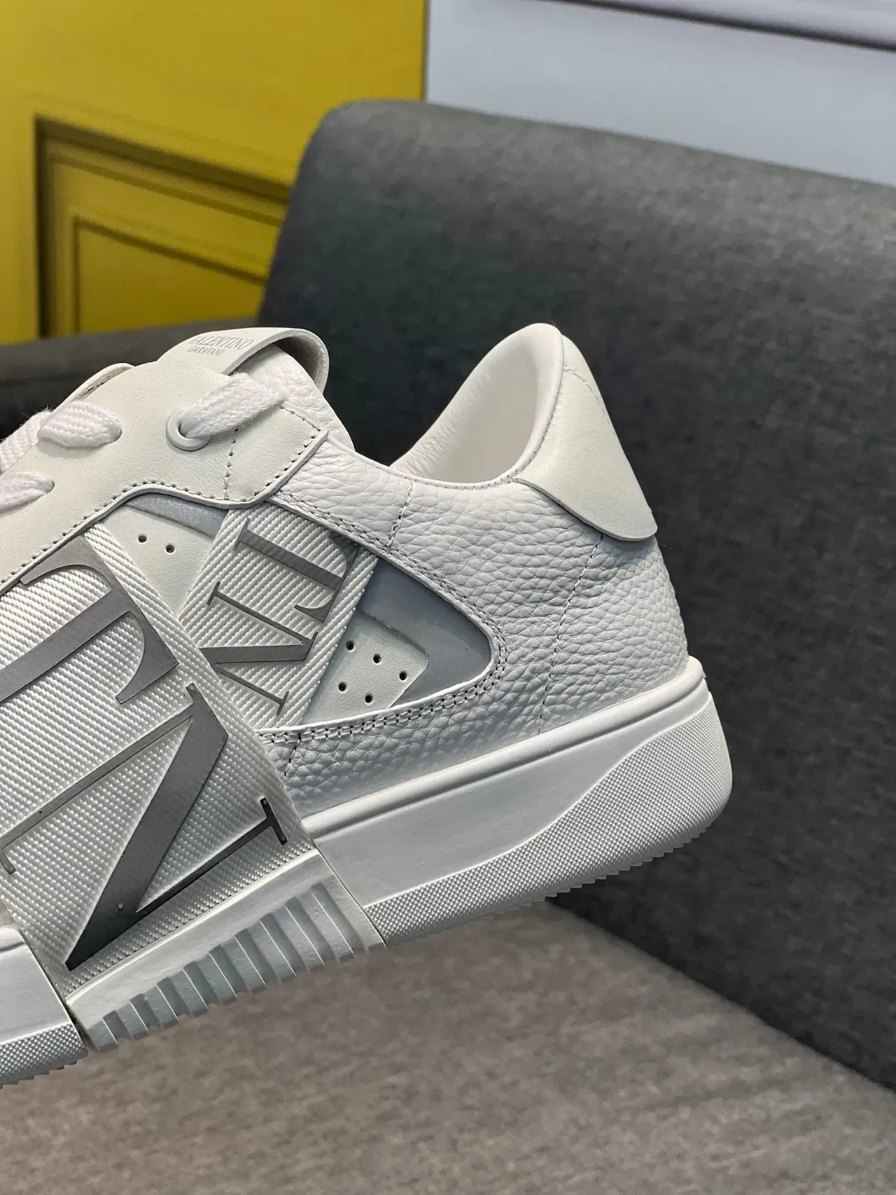Valentino VLTN Sneaker blanc et gris lifestyle sneakers 7