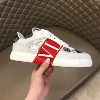 Valentino VLTN حذاء رياضي أبيض أحمر متعدد الألوان أسلوب حياة