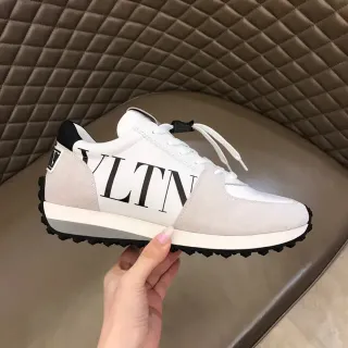 Valentino VLTN أبيض بيج low-top أحذية رياضية من مواد مختلطة للأسلوب الحياتي