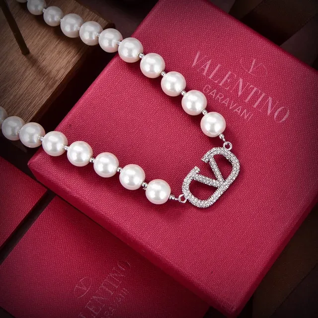 Valentino VLTN Collier de perles blanches argent chaîne fermoir pavé 4
