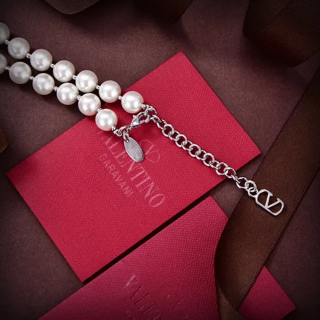 Valentino VLTN Collier de perles blanches argent chaîne fermoir pavé 5