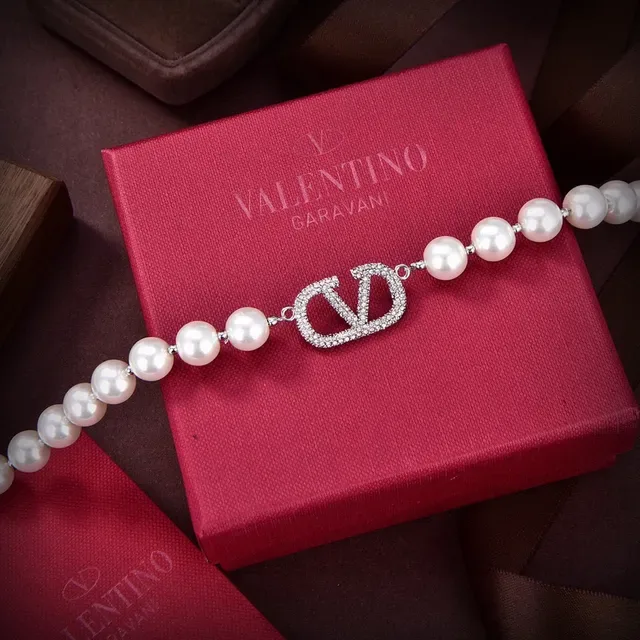 Valentino VLTN Collier de perles blanches argent chaîne fermoir pavé 7