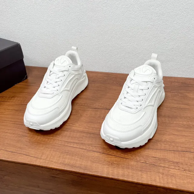 Valentino Chaussures Blanches Monochromes Semelle Sculptée Chunky Sneakers 2
