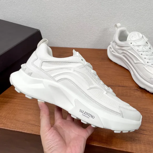 Valentino Chaussures Blanches Monochromes Semelle Sculptée Chunky Sneakers 4