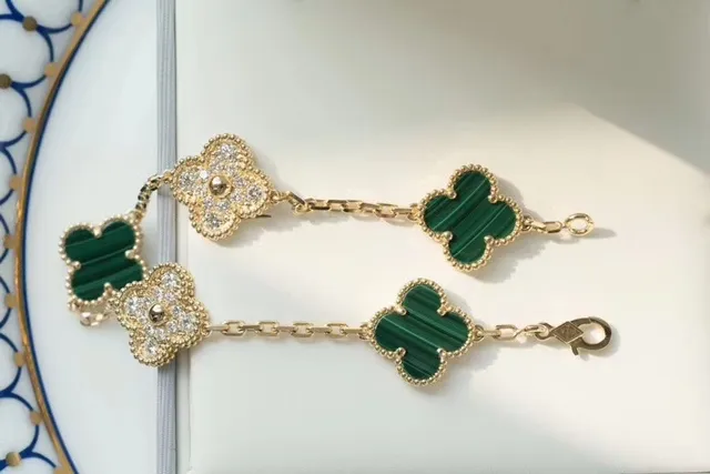 Van Cleef & Arpels Alhambra Or Vert bracelet incrusté de malachite 2