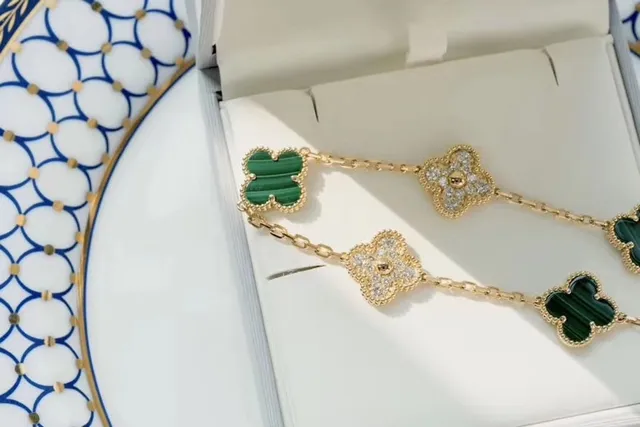 Van Cleef & Arpels Alhambra Or Vert bracelet incrusté de malachite 5