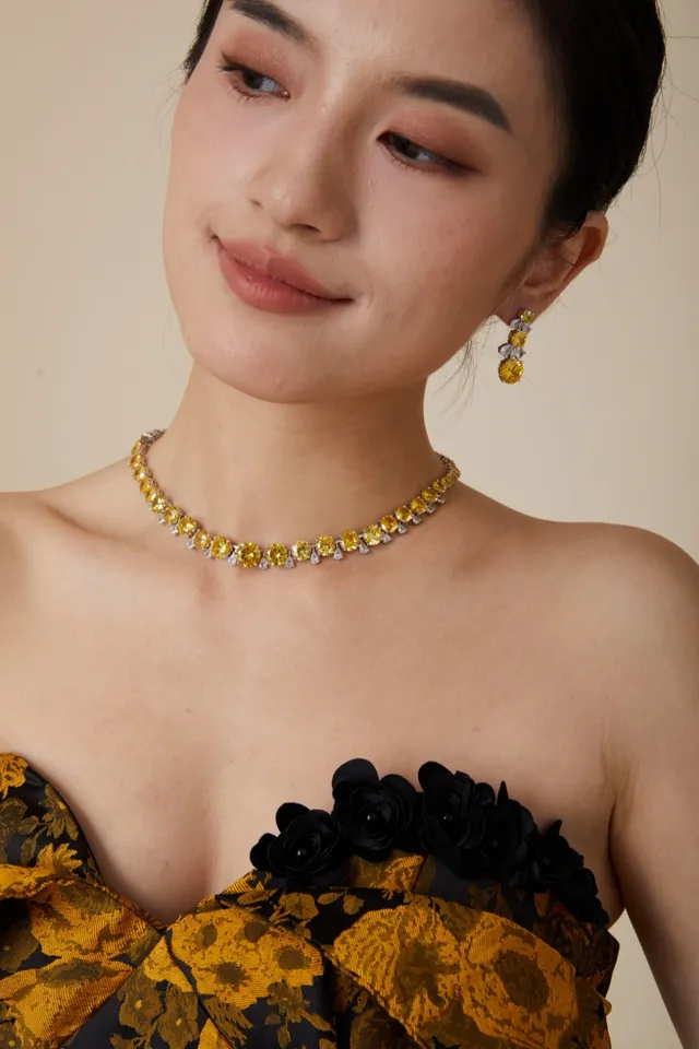 Van Cleef & Arpels قلادة حجر كريم أصفر أبيض طول الشوكر 8