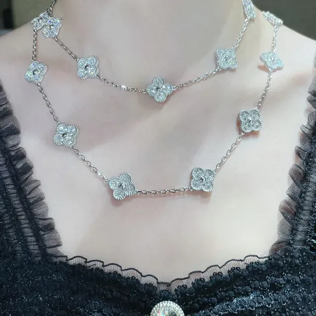 Van Cleef & Arpels Alhambra 20 Motif Collier en or et platine diamants 8