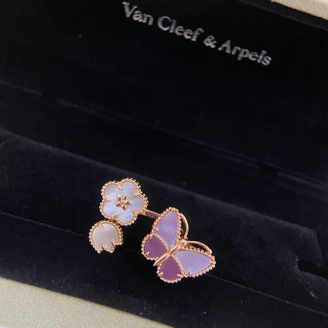 Van Cleef & Arpels Alhambra এবং Papillon মাদার অফ পার্লের আংটি 2