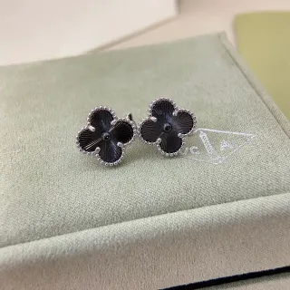 Van Cleef & Arpels Alhambra কালো এনামেল চার পাতার ক্লোভার স্টাড ইয়ারিংস