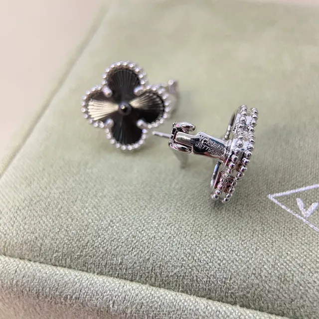 Van Cleef & Arpels Alhambra Boucles d'Oreilles Émail Noir Trèfle à Quatre Feuilles 2