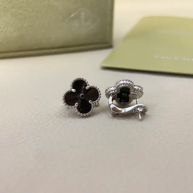 Van Cleef & Arpels Alhambra Boucles d'Oreilles Émail Noir Trèfle à Quatre Feuilles 4