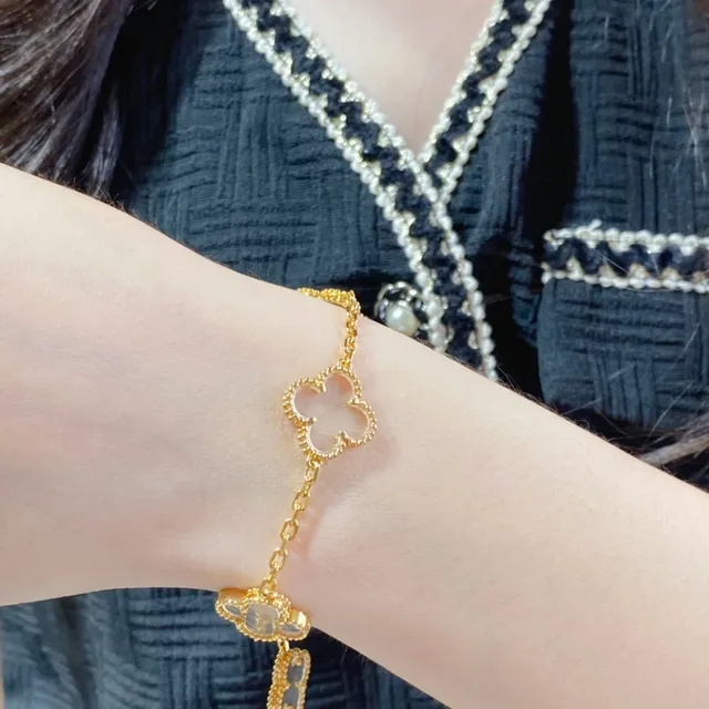 Van Cleef & Arpels Alhambra Cinq motifs Or et Cristal Bracelet 9