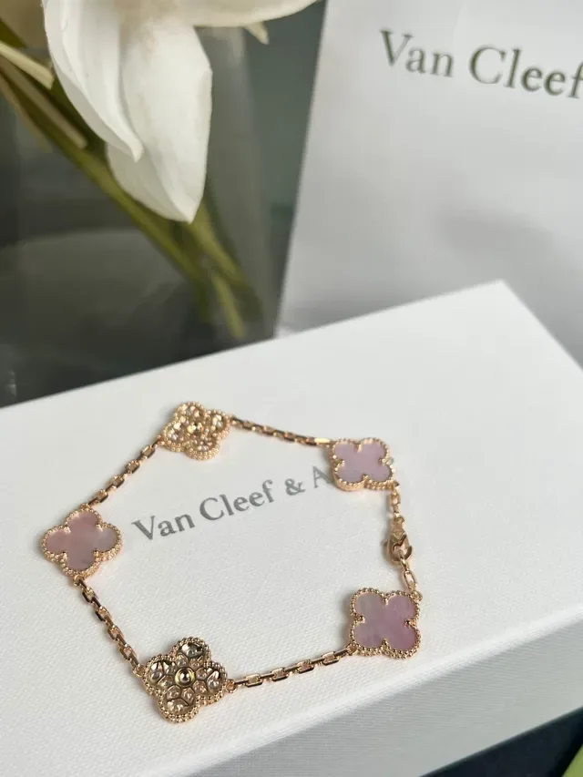 Van Cleef & Arpels Alhambra Five Motif Pink Stone and Pavé Crystal pulseira 2