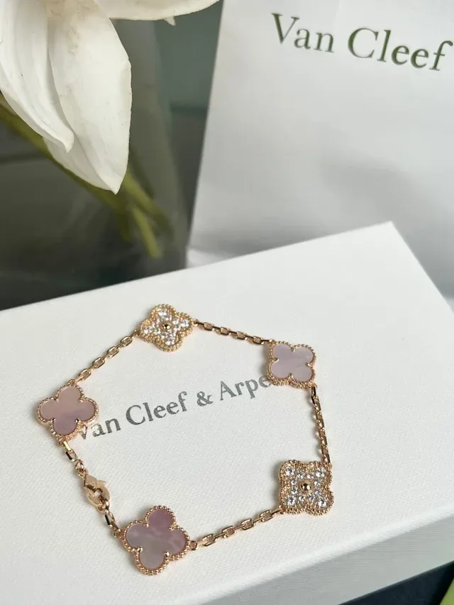 Van Cleef & Arpels Alhambra Five Motif Pink Stone and Pavé Crystal pulseira 3