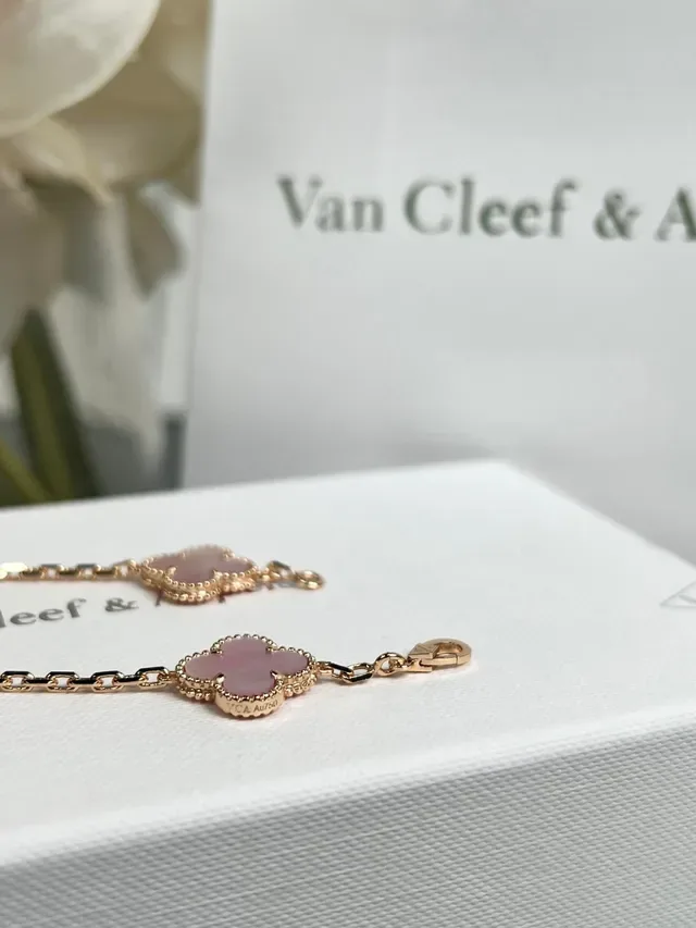 Van Cleef & Arpels Alhambra Five Motif Pink Stone and Pavé Crystal pulseira 5