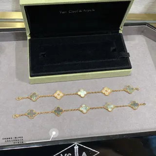 Van Cleef & Arpels Alhambra Trèfle à Quatre Feuilles Or et Mère-de-Pearl Bracelets