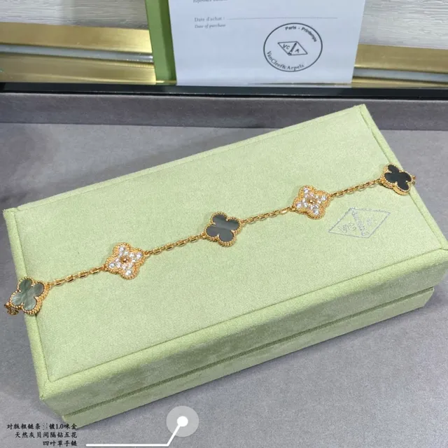 Van Cleef & Arpels Alhambra 四叶草 金色与珍珠母贝手链 2