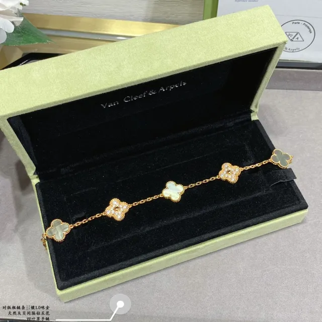 Van Cleef & Arpels Alhambra 四叶草 金色与珍珠母贝手链 7