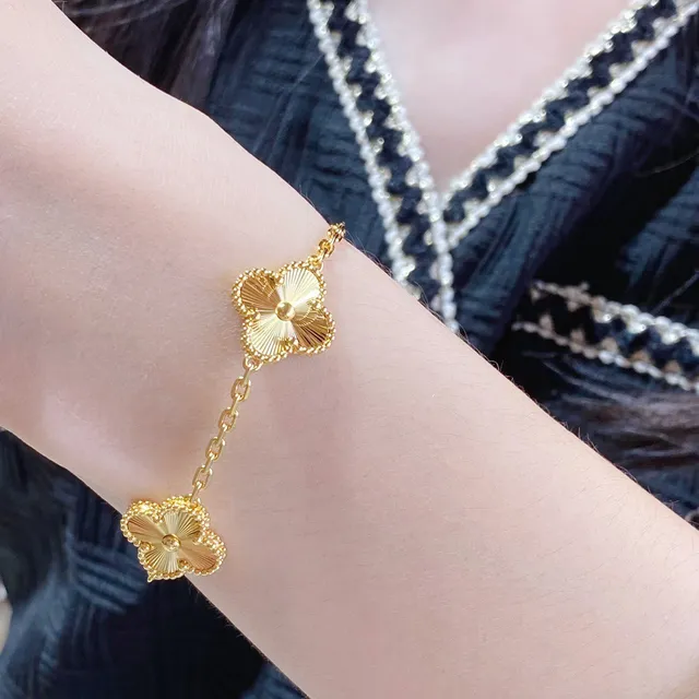 Van Cleef & Arpels Alhambra Trèfle à Quatre Feuilles Motif Chaîne Or et Argent Bracelets 9