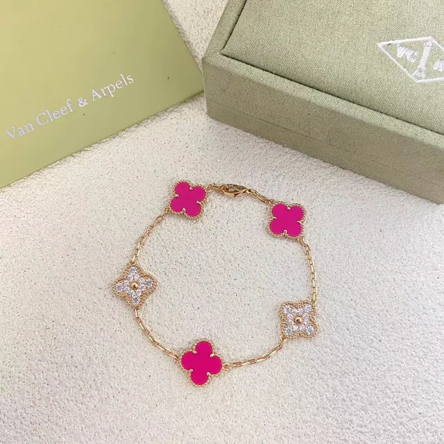 Van Cleef & Arpels Alhambra Émail Fuchsia et Bracelets de Diamants Pavé 2
