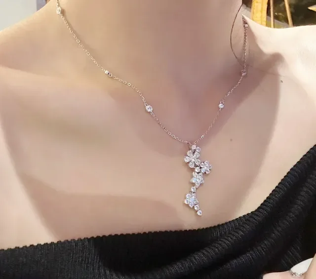 Van Cleef & Arpels Floral Pavé Pendant Necklace 7