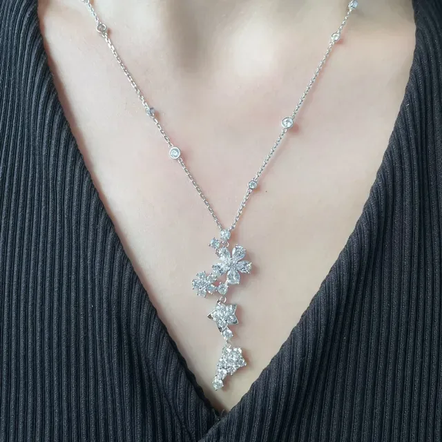Van Cleef & Arpels Floral Pavé Pendant Necklace 8