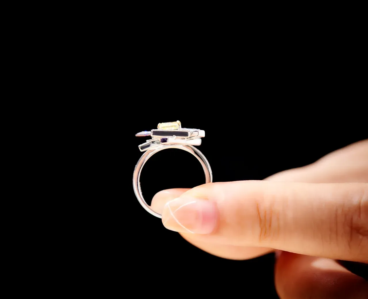 Van Cleef & Arpels Geometric Multi-Bar Fancy Yellow Diamond Ring 2