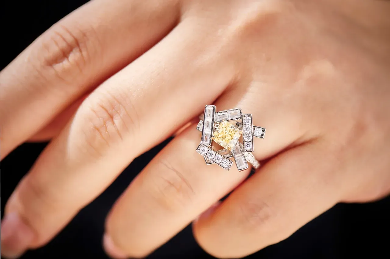 Van Cleef & Arpels Geometric Multi-Bar Fancy Yellow Diamond Ring 4
