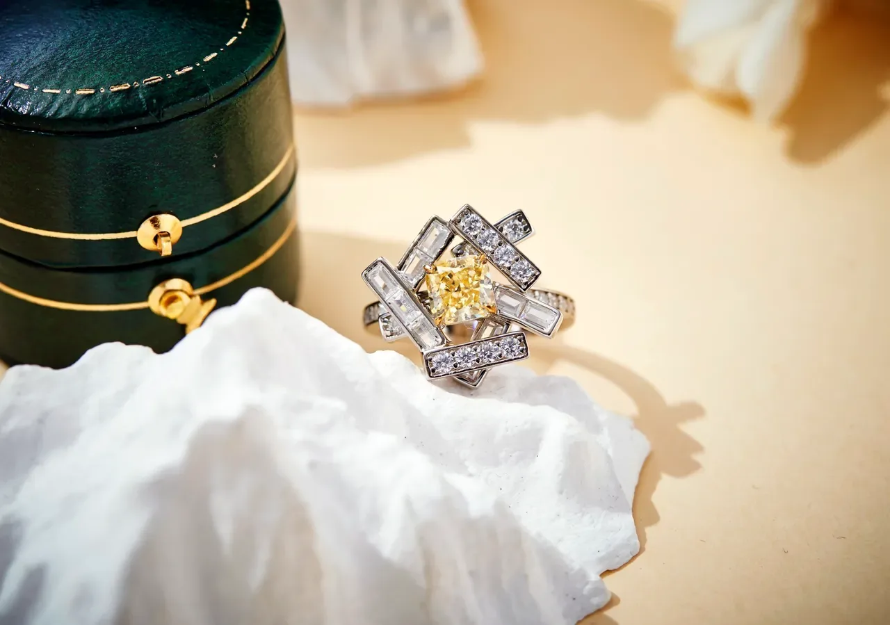 Van Cleef & Arpels Geometric Multi-Bar Fancy Yellow Diamond Ring 8