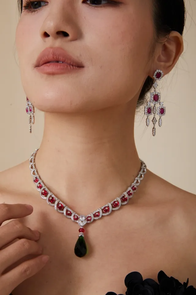Van Cleef & Arpels Red Green High Jewelry Ruby And Diamond Necklace 8