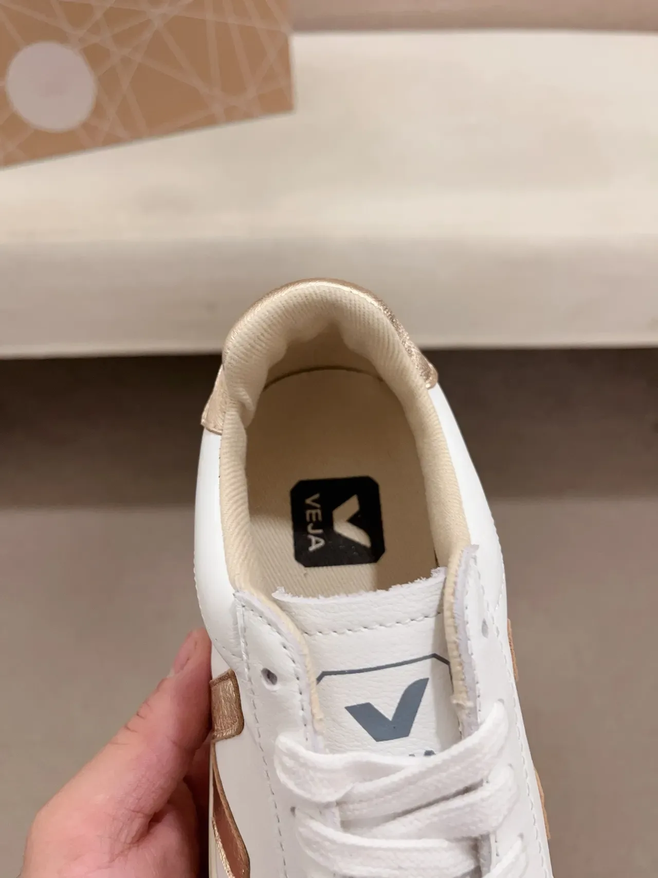 VEJA White Gold Low-Top Leather Upper Lifestyle Sneakers 3