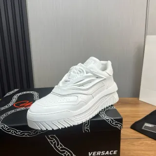 Versace Chain Reaction सभी-श्वेत लाइफस्टाइल स्नीकर
