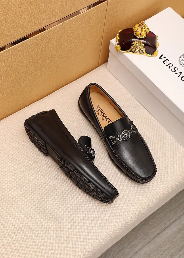 Versace Chain Reaction Medusa Head mocassins de couro 16