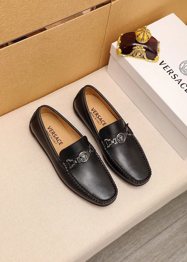 Versace Chain Reaction Medusa Head mocassins de couro 17